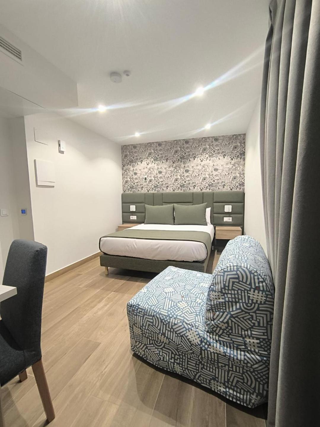 Hostal San Blas Madrid Kültér fotó