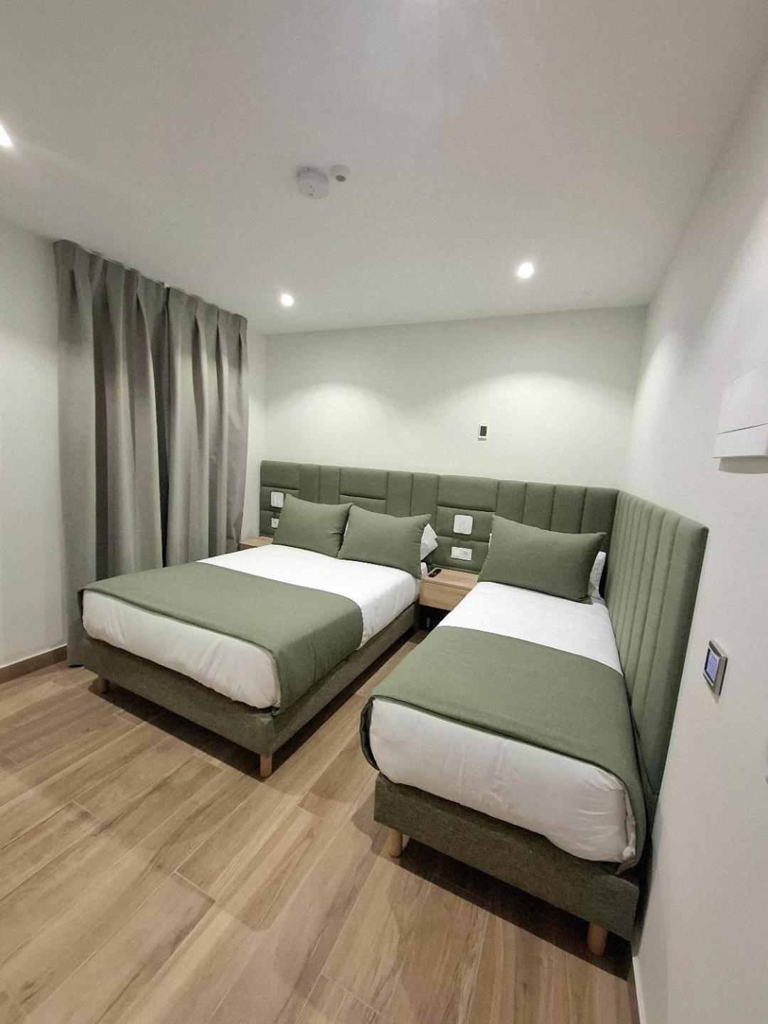 Hostal San Blas Madrid Kültér fotó