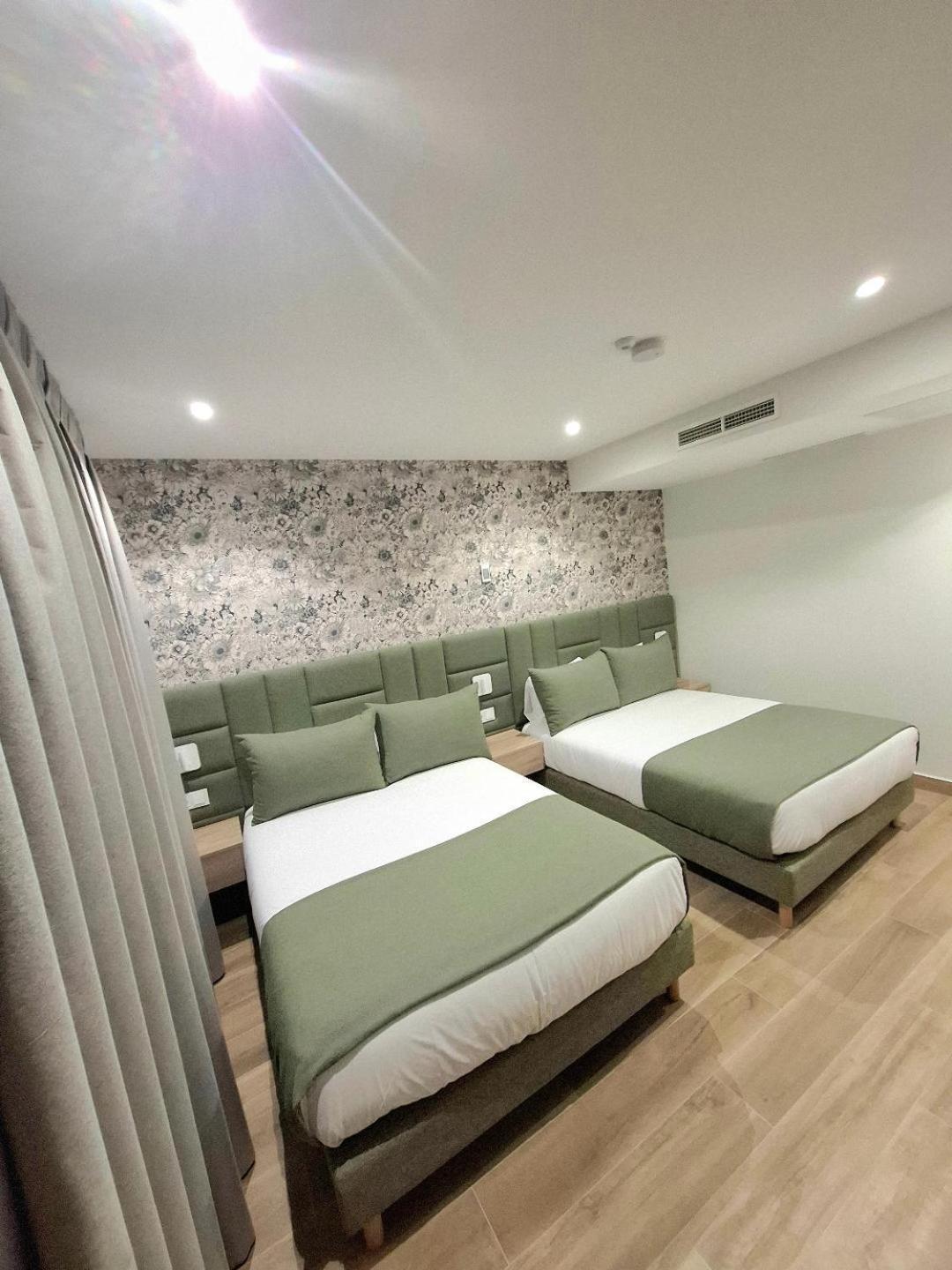 Hostal San Blas Madrid Kültér fotó