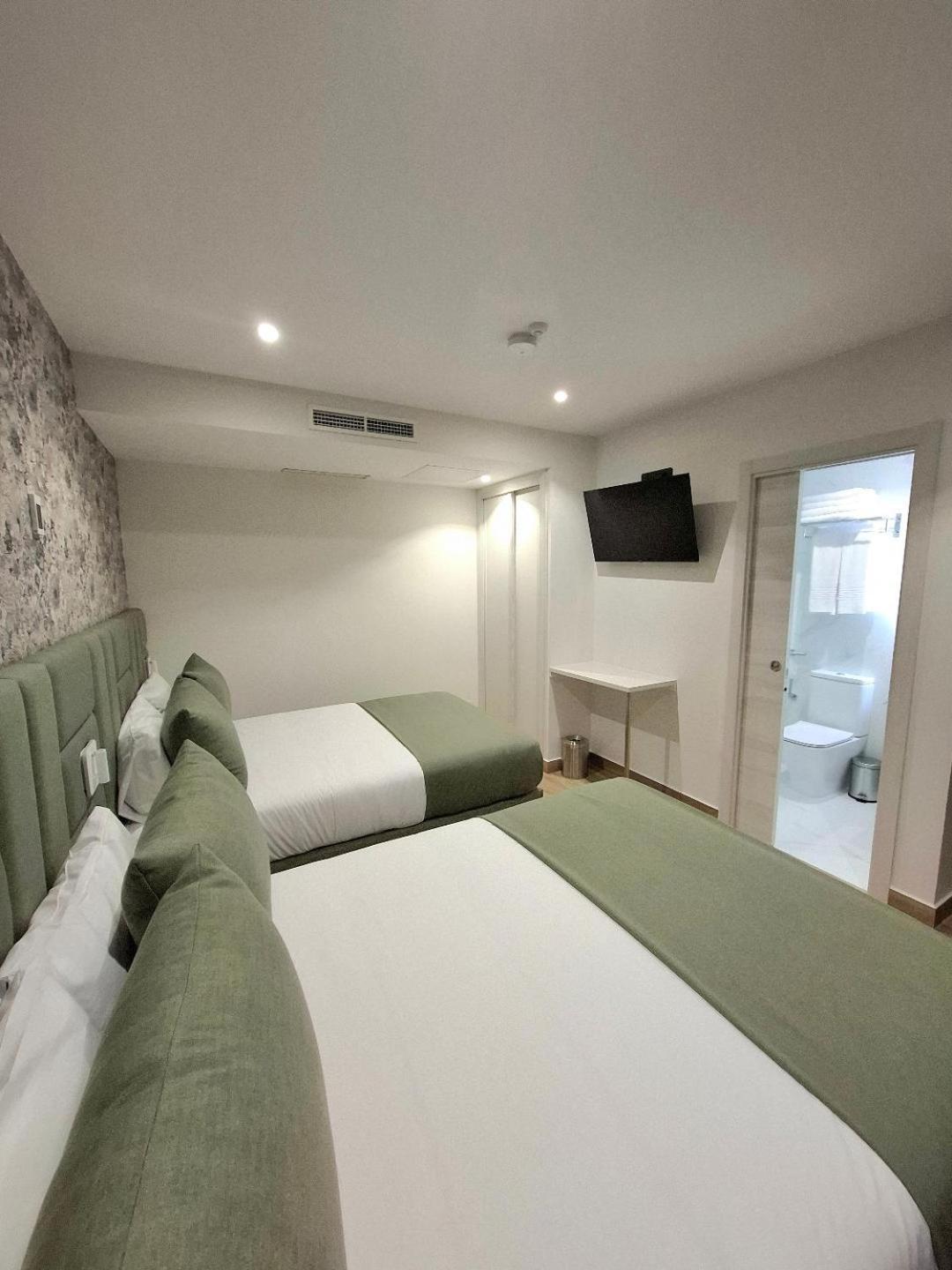 Hostal San Blas Madrid Kültér fotó