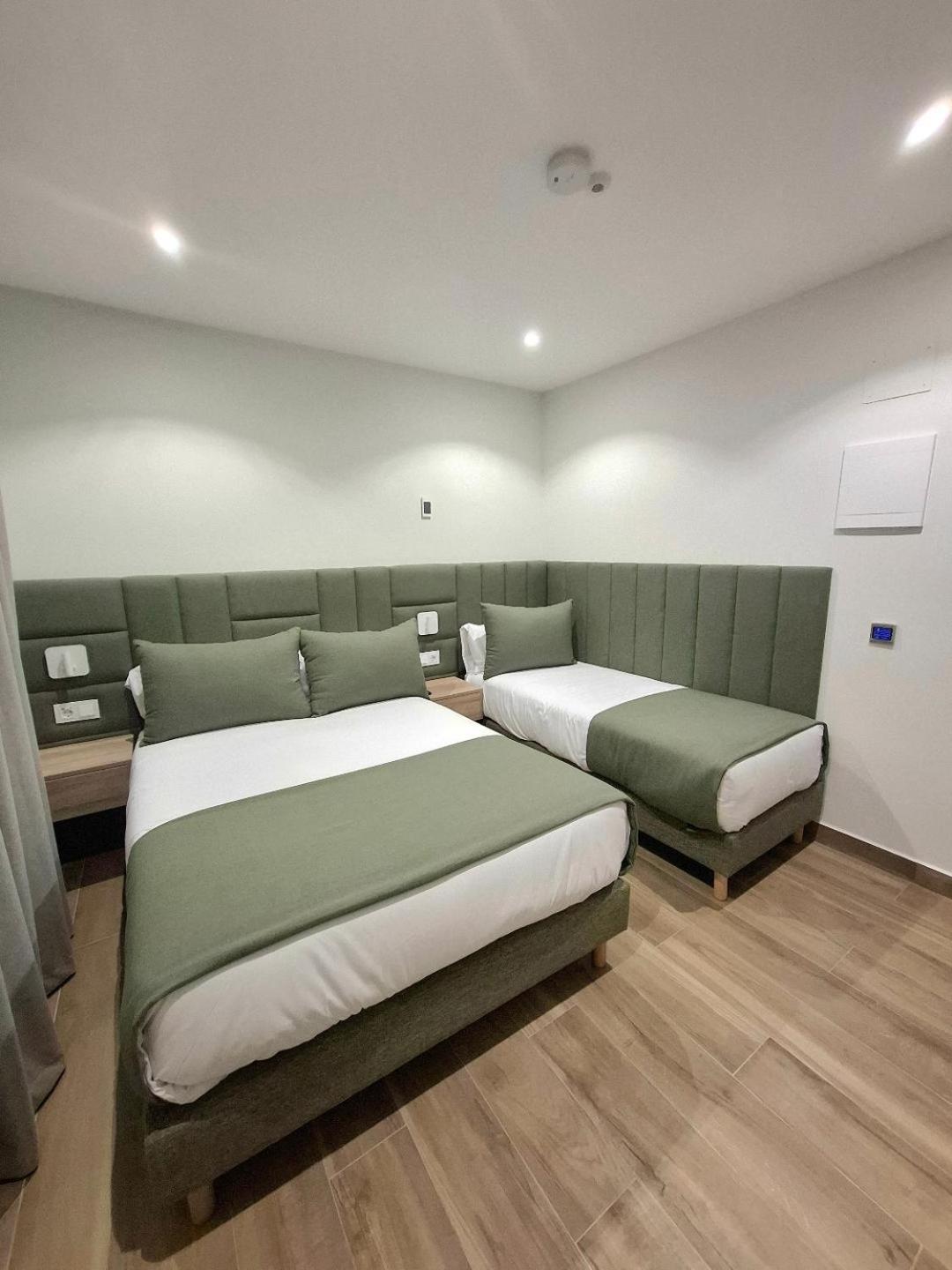 Hostal San Blas Madrid Kültér fotó
