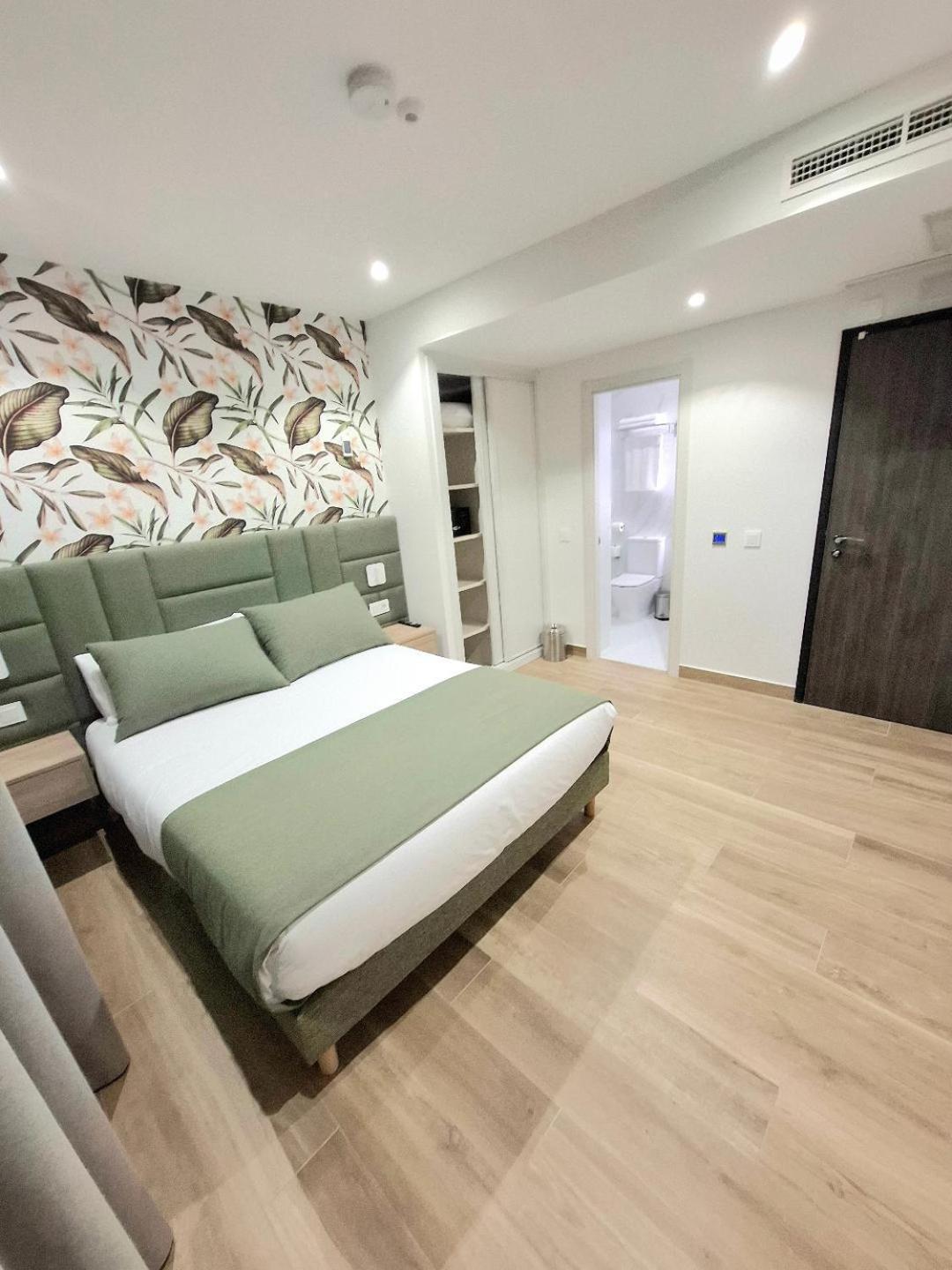 Hostal San Blas Madrid Kültér fotó