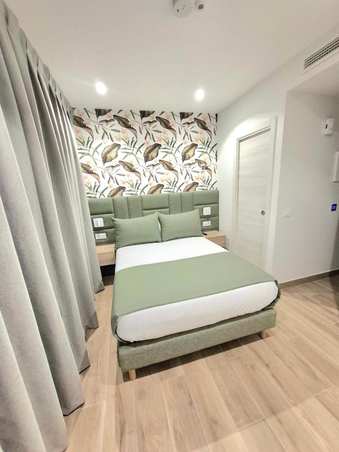 Hostal San Blas Madrid Kültér fotó