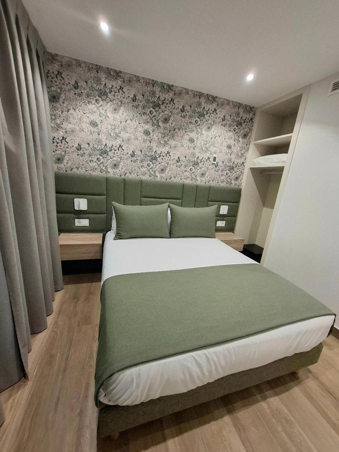 Hostal San Blas Madrid Kültér fotó