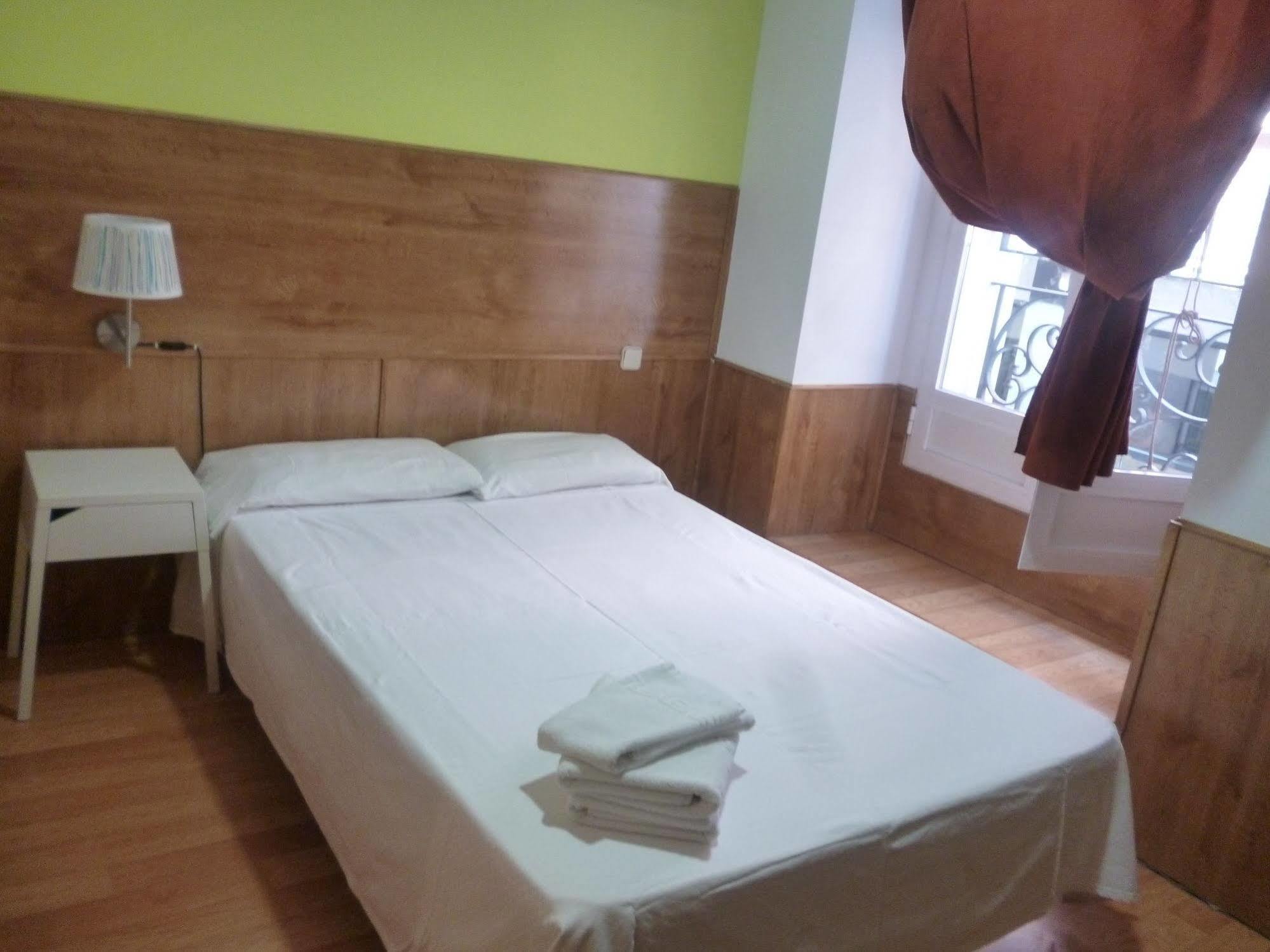 Hostal San Blas Madrid Kültér fotó
