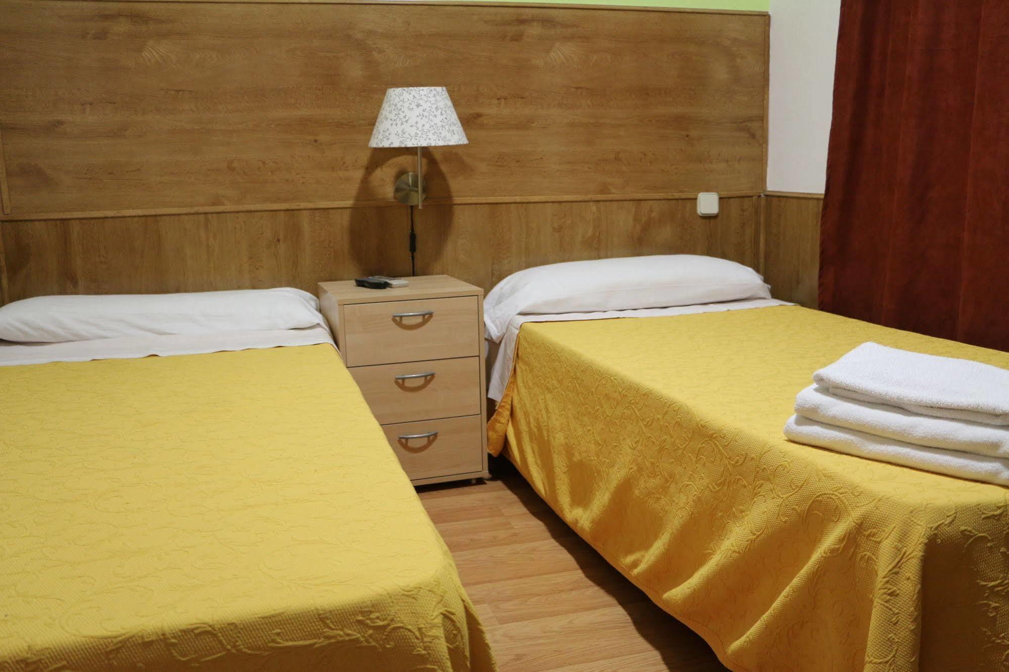 Hostal San Blas Madrid Kültér fotó